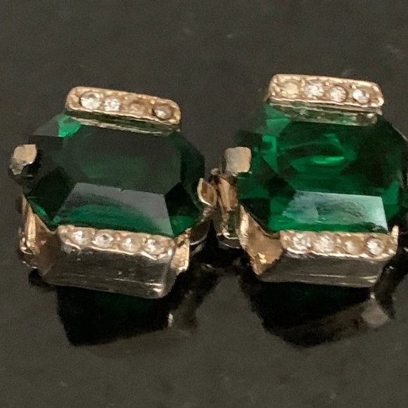 Sold Vintage Clip-On Earrings - Picture 6 of 9